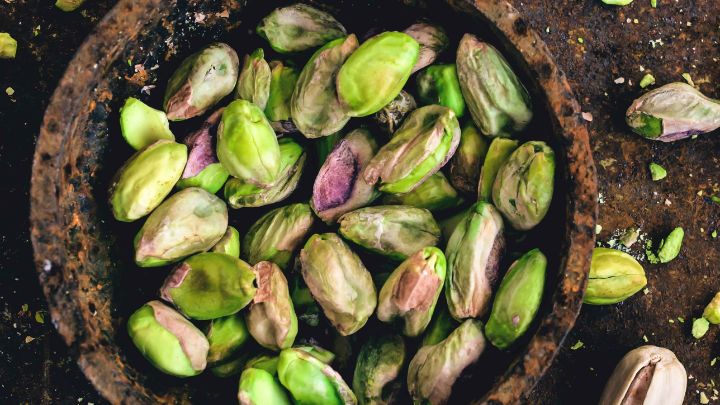 رسپی دمنوش پوست پسته؛ گنجینه‌ای از خواص دارویی