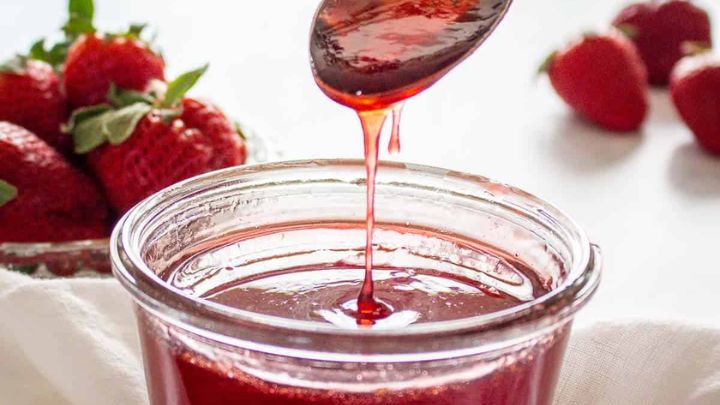 رسپی شربت توت فرنگی خانگی؛ طعمی دلچسب و گوارا