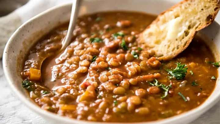مراحل تهیه آش عدس و بلغور