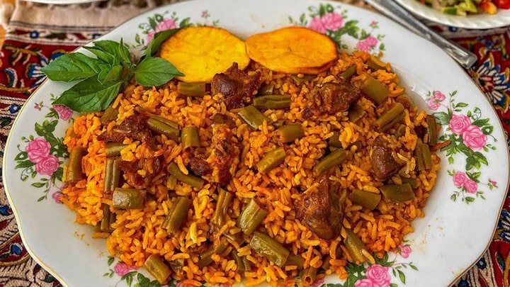سرو کردن لوبیا پلو با پودر گل محمدی