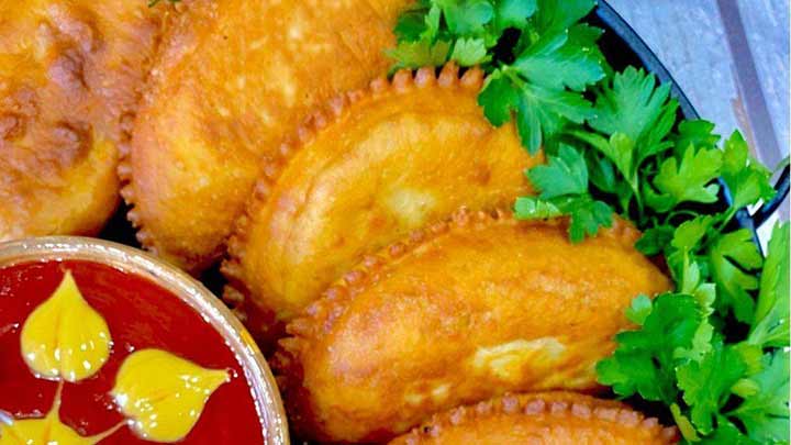 رسپی پیراشکی هندی با خمیر خانگی؛ خوشمزه و پر ادویه نکات و فوت و فنهای تهیه پیراشکی هندی