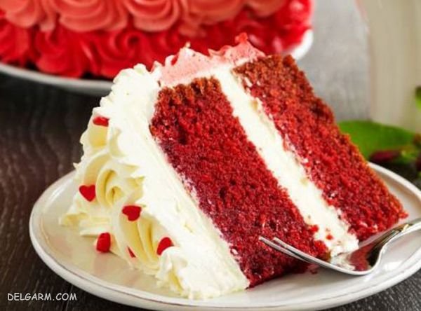 دستور تهیه کیک مخملی + سس پنیری مخصوص (مرحله به مرحله)