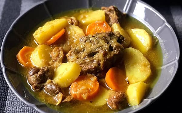 مواد لازم و آموزش خورش سیب زمینی خانگی (مرحله به مرحله)
