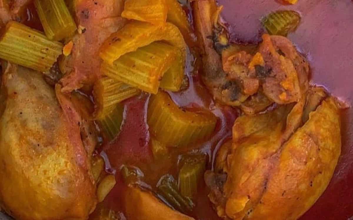 مواد لازم و آموزش خورش کرفس با مرغ برای 2 یا 4 یا 6 نفر | تناسب ساده