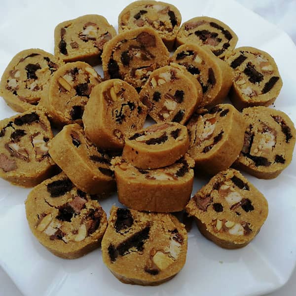 مواد لازم و آموزش رول بیسکویت و کارامل خانگی (مرحله به مرحله)