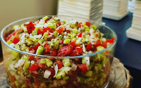 مواد لازم و آموزش سالاد شیرازی خانگی (مرحله به مرحله)