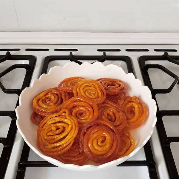 مواد لازم و آموزش شیرینی جلبی خانگی (مرحله به مرحله)