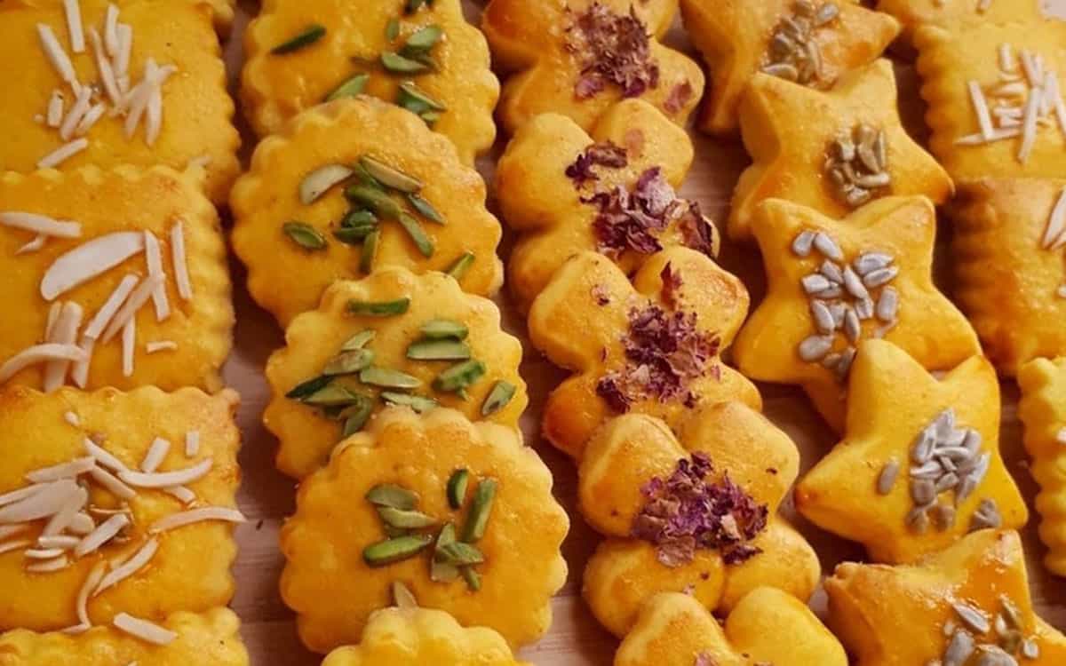 مواد لازم و آموزش شیرینی زعفرانی بدون فر خانگی (مرحله به مرحله)