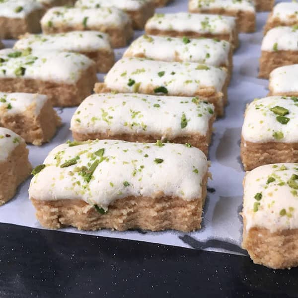 مواد لازم و آموزش شیرینی نخودچی لاته خانگی (مرحله به مرحله)