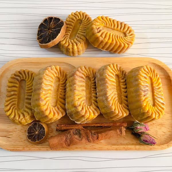 مواد لازم و آموزش شیرینی هل و زعفران خانگی (مرحله به مرحله)