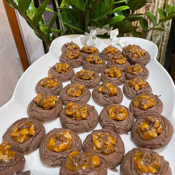 مواد لازم و آموزش شیرینی کارامل گردو خانگی (مرحله به مرحله)