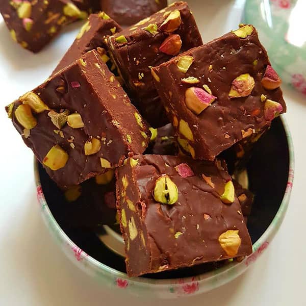 مواد لازم و آموزش فاج پسته خانگی (مرحله به مرحله)