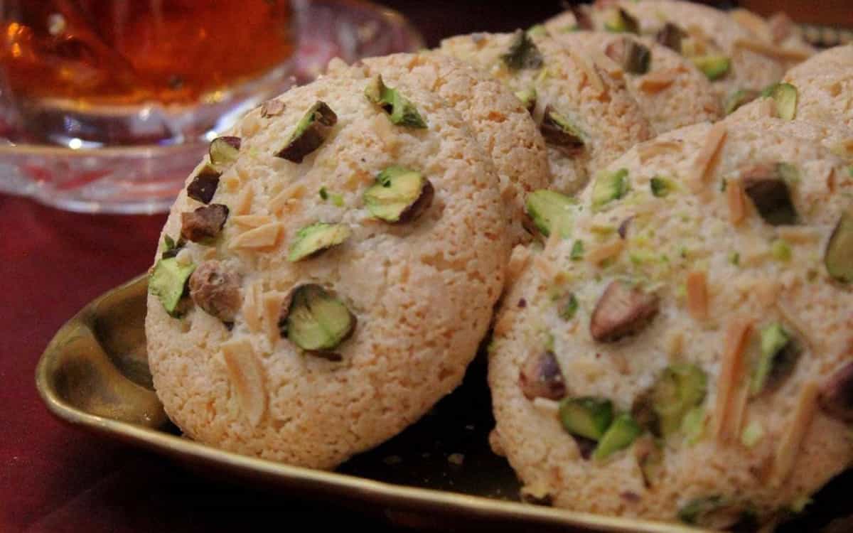 مواد لازم و آموزش قرابیه بادام خانگی (مرحله به مرحله)
