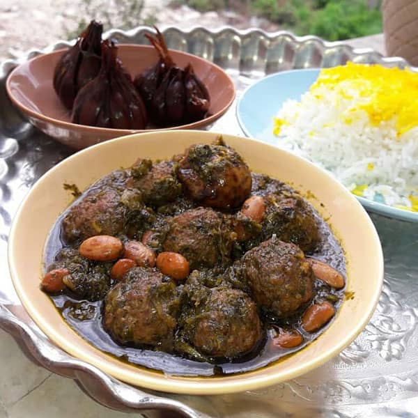 مواد لازم و آموزش قورمه سبزی با گوشت قلقلی برای 2 یا 4 یا 6 نفر | تناسب ساده