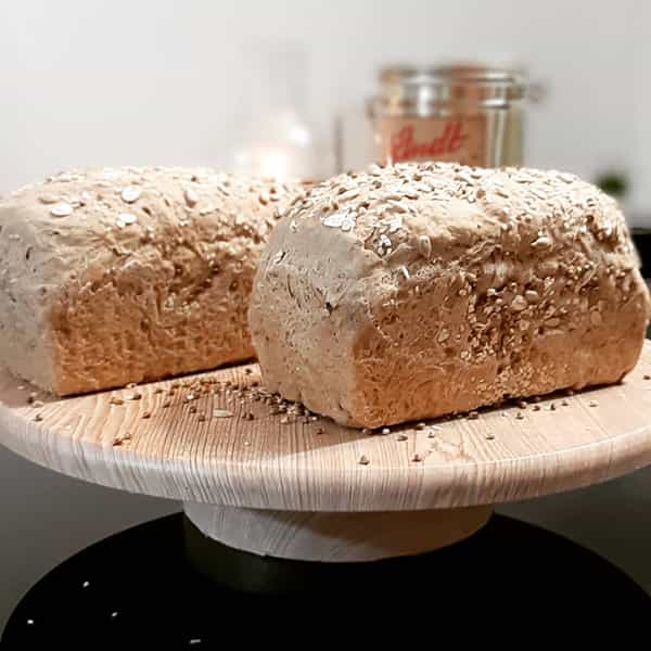 مواد لازم و آموزش نان تست جو خانگی (مرحله به مرحله)