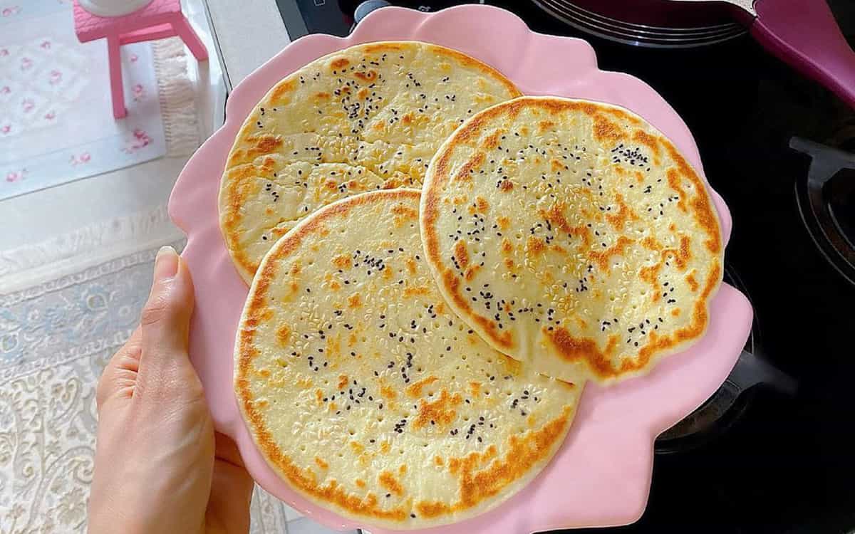مواد لازم و آموزش نان ملاقه ای خانگی (مرحله به مرحله)