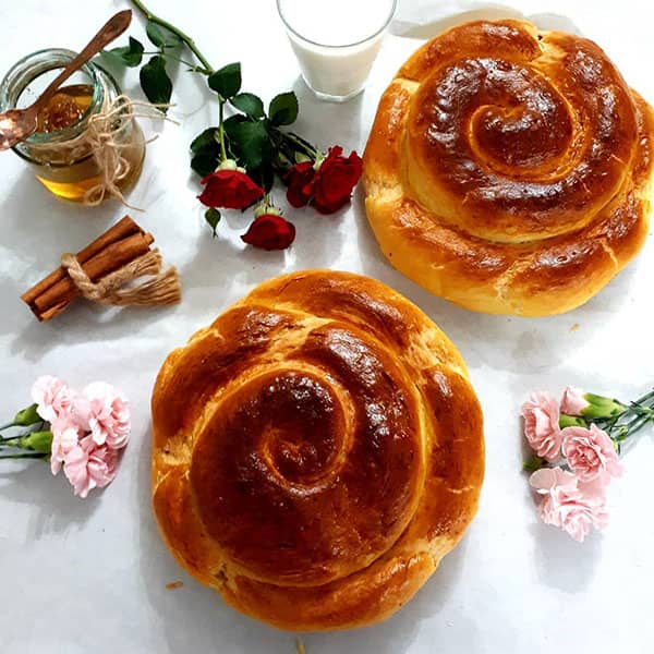 مواد لازم و آموزش نان چالای کشمش و دارچین خانگی (مرحله به مرحله)