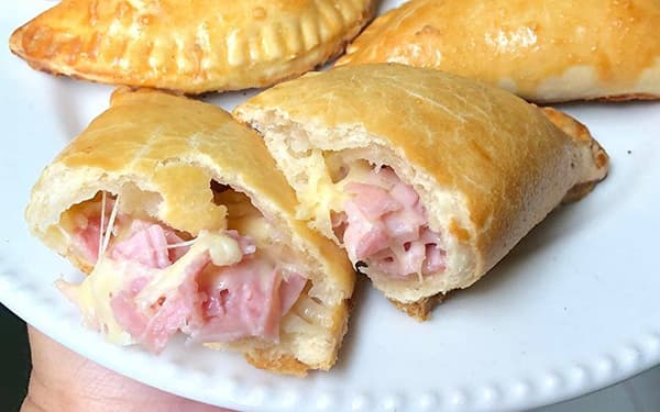 مواد لازم و آموزش پیراشکی ژامبون خانگی (مرحله به مرحله)