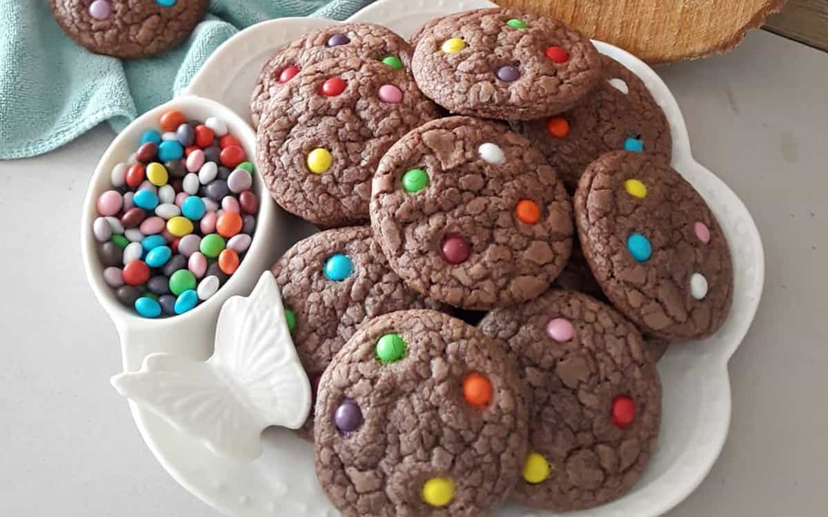 مواد لازم و آموزش کوکی اسمارتیز خانگی (مرحله به مرحله)