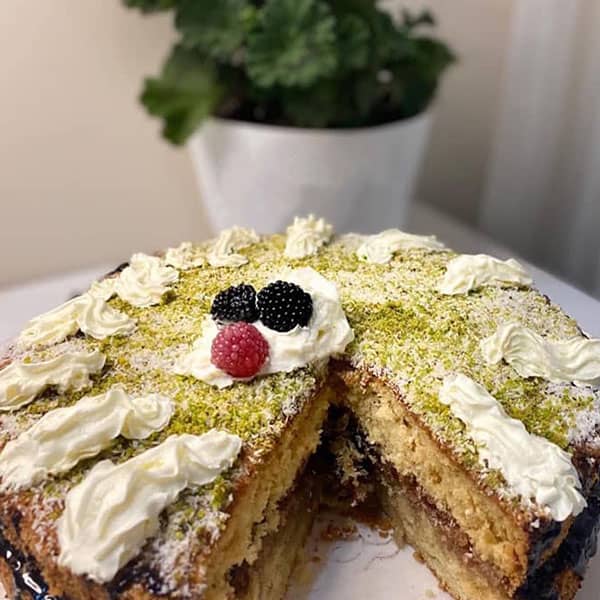مواد لازم و آموزش کیک مربایی خانگی (مرحله به مرحله)