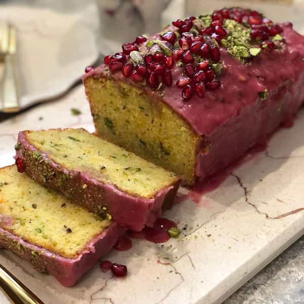 مواد لازم و آموزش کیک هویج و پسته خانگی (مرحله به مرحله)