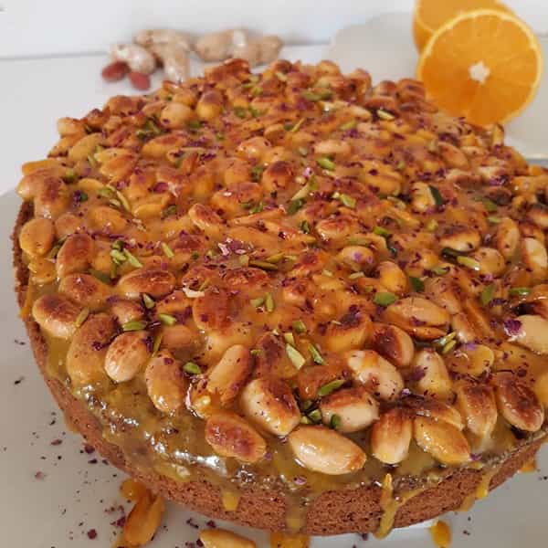 مواد لازم و آموزش کیک وانیلی با بادام خانگی (مرحله به مرحله)