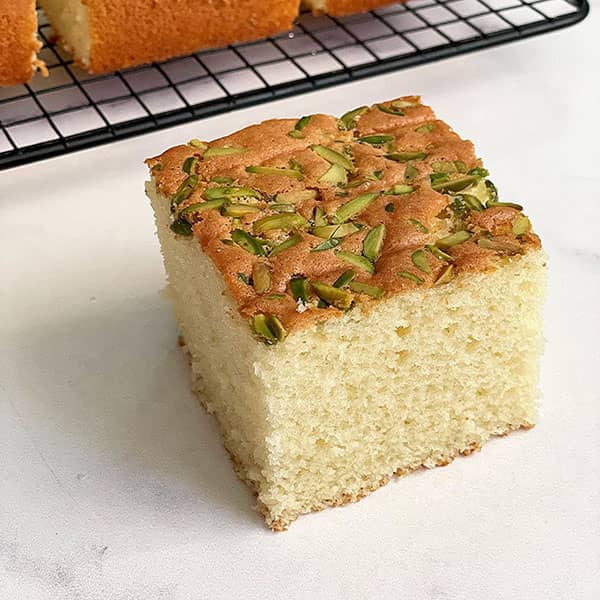 مواد لازم و آموزش کیک پسته خانگی (مرحله به مرحله)