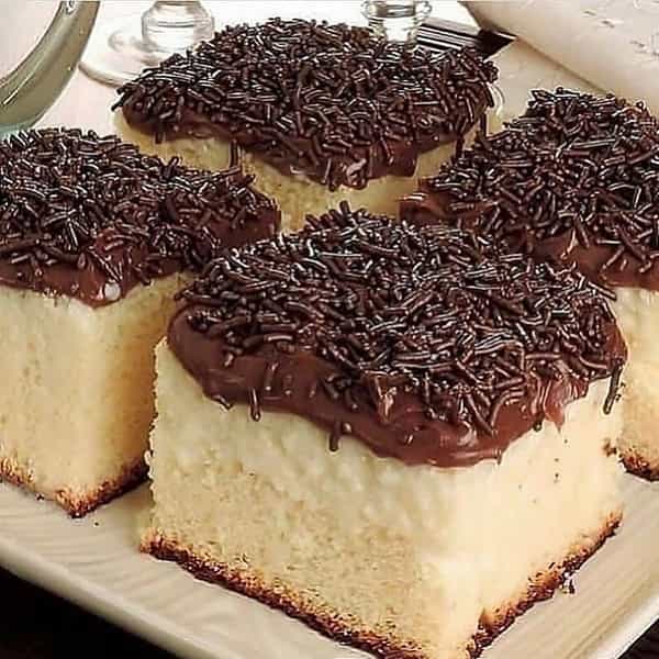 مواد لازم و آموزش کیک کرمدار شیری خانگی (مرحله به مرحله)
