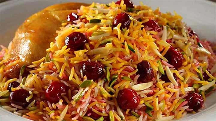 مراحل تهیه آلبالو پلو برای ناهار