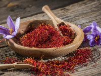 ماندگاری زعفران چقدر است؟ آیا زعفران فاسد می‌شود؟