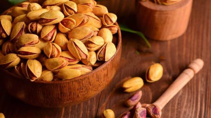 پسته شور زعفرانی را خودتان در خانه درست کنید
