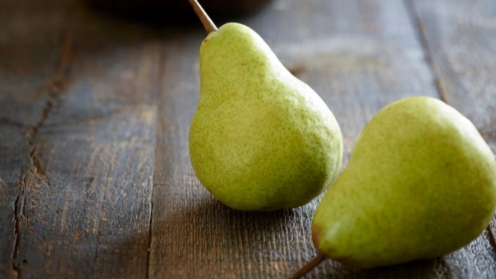 کاهش وزن با گلابی؛ ۶ دلیل برای افزودن گلابی به رژیم غذایی‌تان