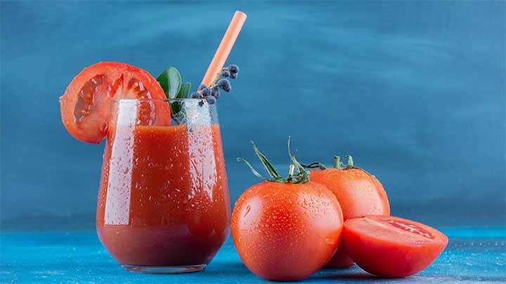 ۱۰ خواص آب گوجه فرنگی و مضرات آن + رسپی آب گوجه فرنگی