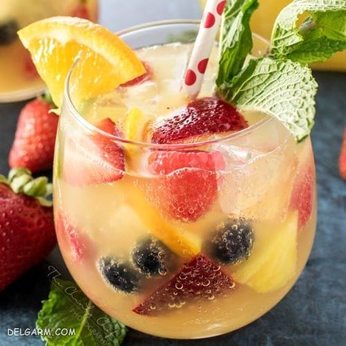 ۱۰ روش برای تهیه کوکتل میوه ساده و با بستنی + عکس