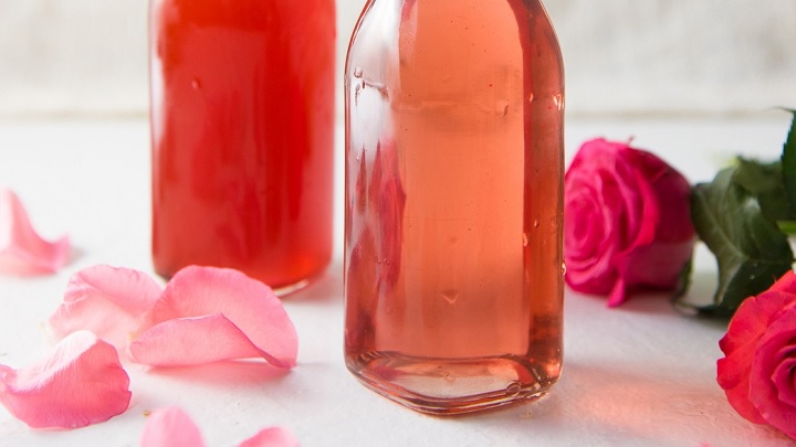 ۲ رسپی شربت گل محمدی؛ خوشرنگ و خوش‌عطر