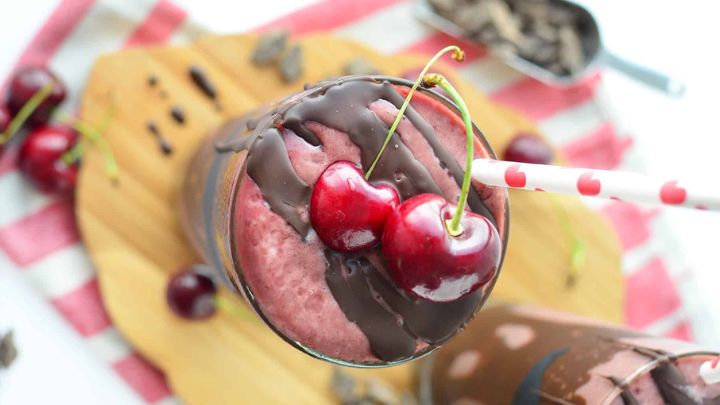 سرو میلک شیک گیلاس رژیمی