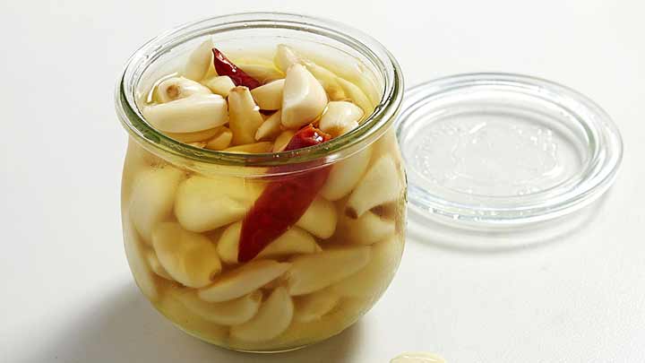 ۴ رسپی سیر ترشی به روش خانگی؛ فوری و خوشمزه