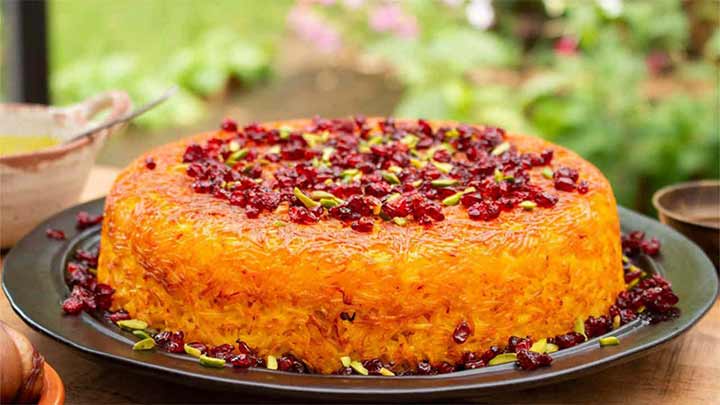 برنج نامناسب از دلایل اصلی چسبیدن ته چین به قابلمه