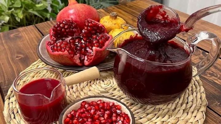 ۸ ترفند کاربردی برای نرم کردن رب انار سفت شده