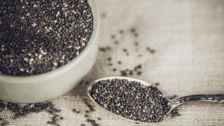 ۸ خاصیت معجزه آسای دانه چیا برای لاغری
