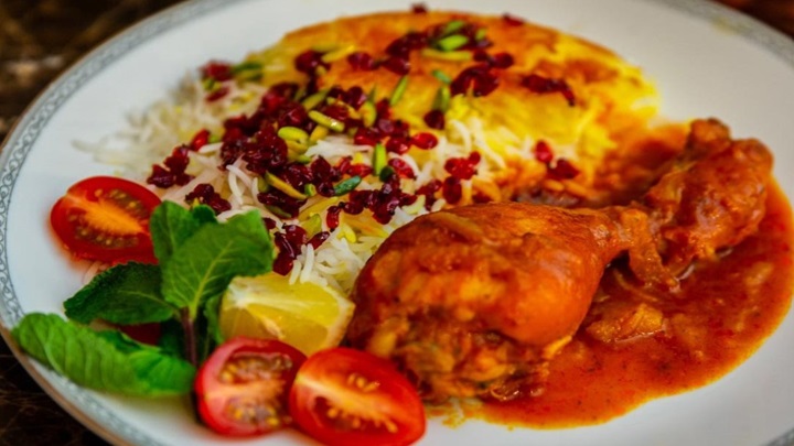 ۹ راز خوشمزه شدن خورش مرغ‌های رستورانی
