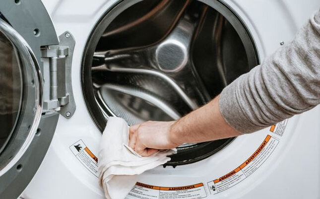 از بین بردن بوی نامطبوع ماشین لباسشویی: دو توصیه حیاتی و کاربردی