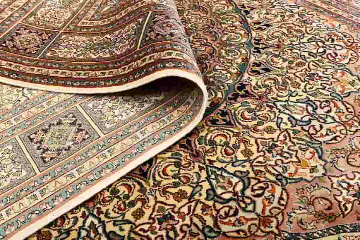 راهکاری آسان و موثر برای شستن فرش گل برجسته (2 ترفند عالی)