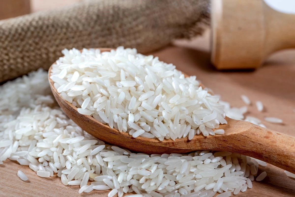 چگونه بوی نامطبوع برنج خشک را از بین ببریم ؟ (2 نکته مهم) چگونه بوی نامطبوع برنج خشک را از بین ببریم ؟ (2 نکته مهم)