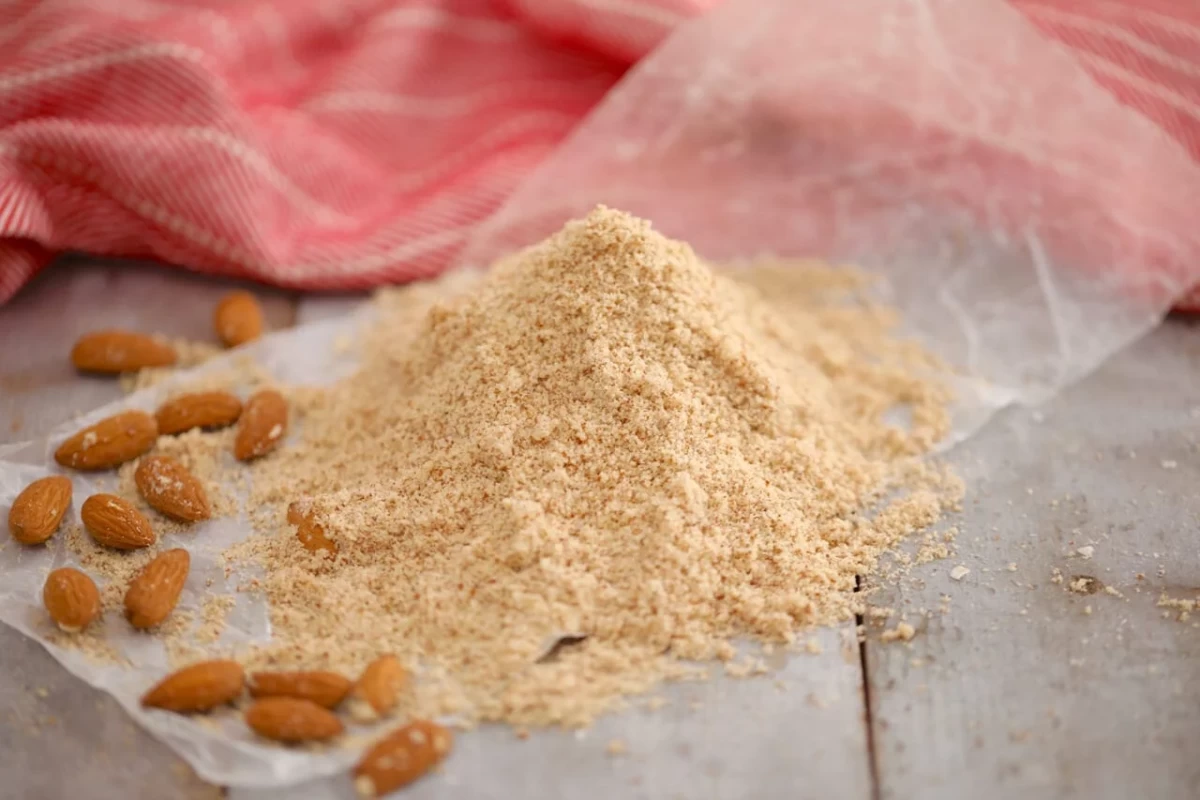 راهنمای گام به گام جهت تهیه آرد بادام خانگی (2 نکته مهم)