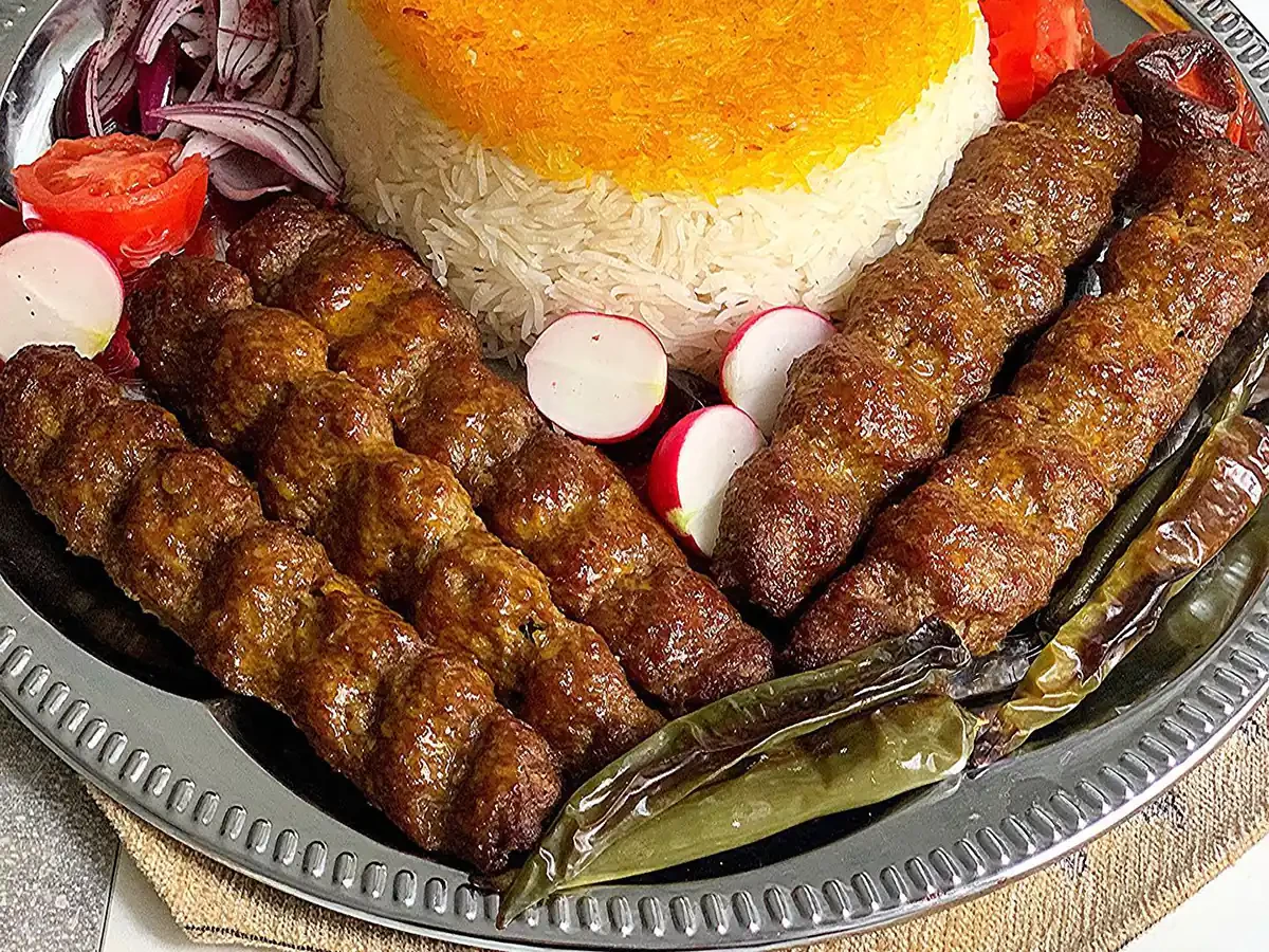 چرا کباب کوبیده سفت می‌شود و چگونه می‌توان این مشکل را حل کرد؟ (2 نکته مهم)