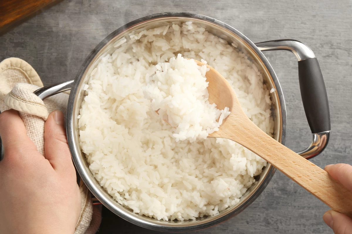 دلایل سفت شدن برنج هنگام پخت و روش جلوگیری (2 نکته مهم)
