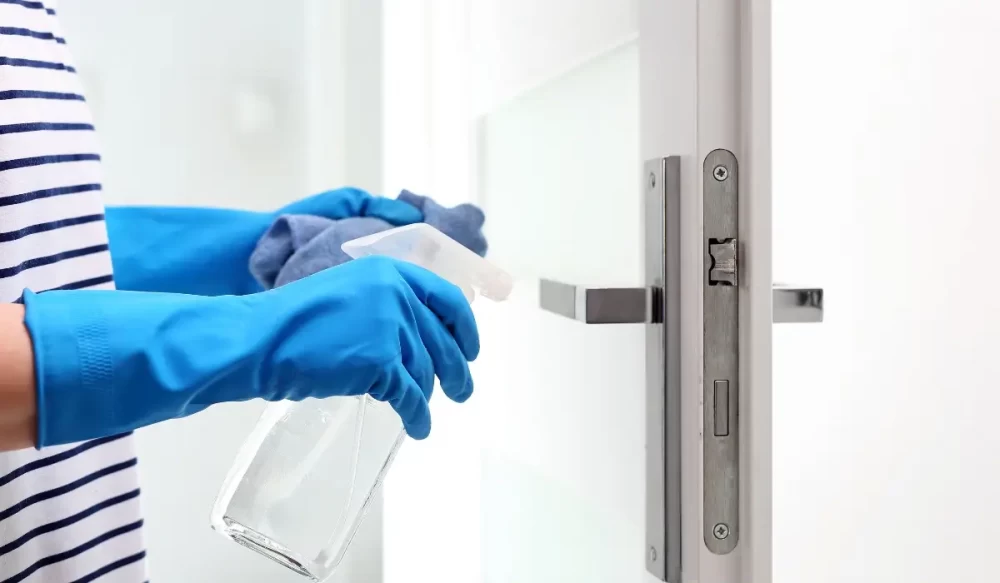 تمیز کردن درب ضد سرقت فلزی