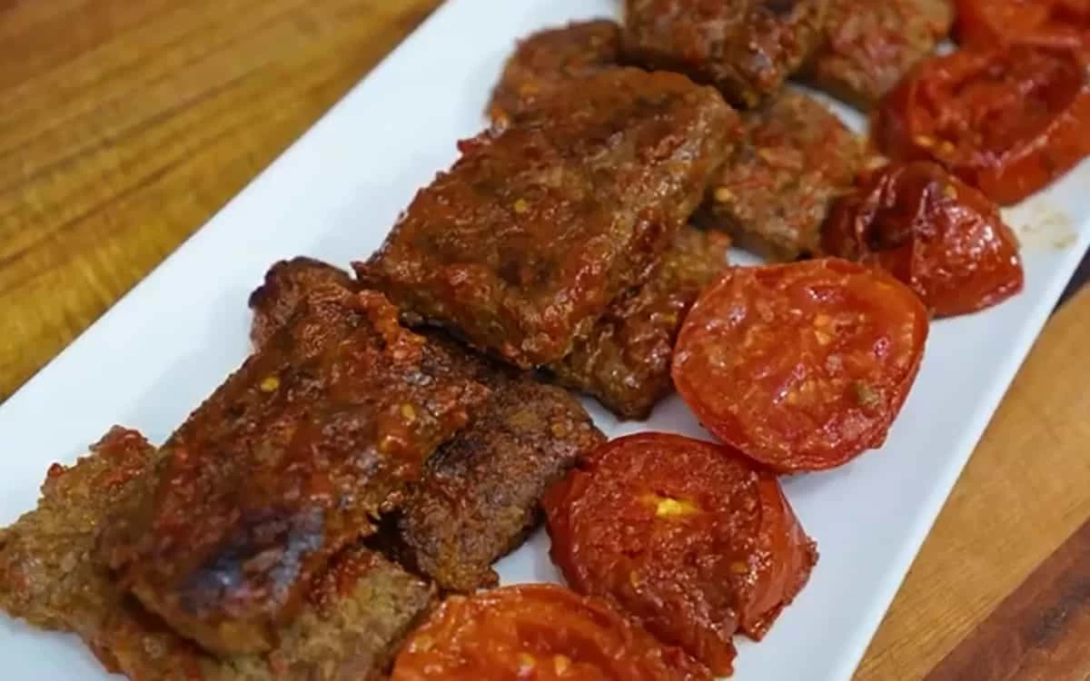 دلایل چسبیدن کباب تابه ای به ماهیتابه و راه حل رفع آن (2 نکته مهم)