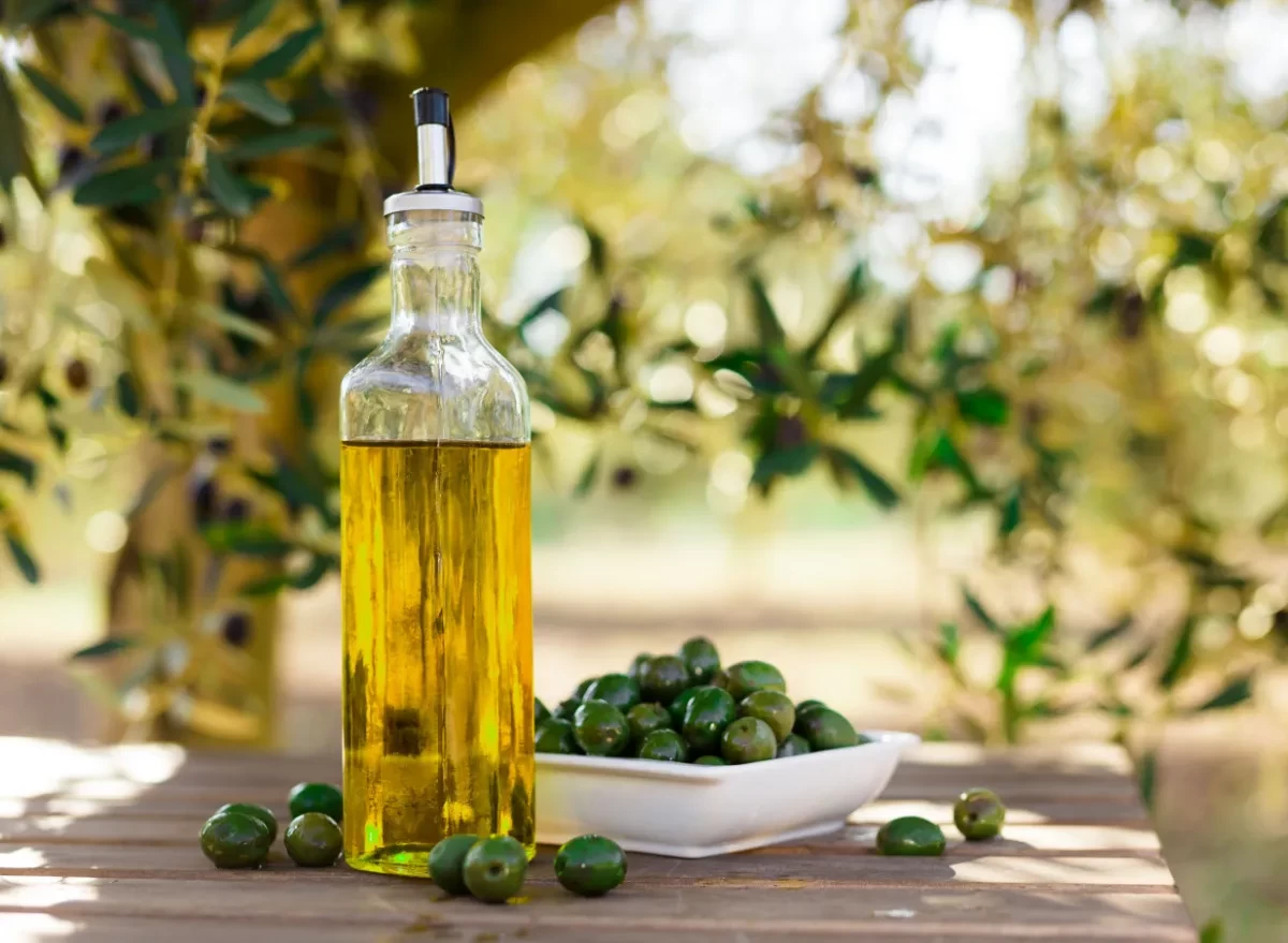 روش نگهداری صحیح از روغن زیتون در منزل (2 نکته مهم)